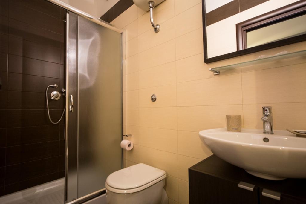 Mikale 2* Roma